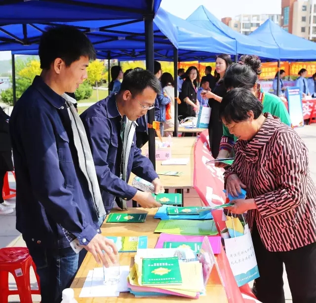 高新区开展政务公开日活动