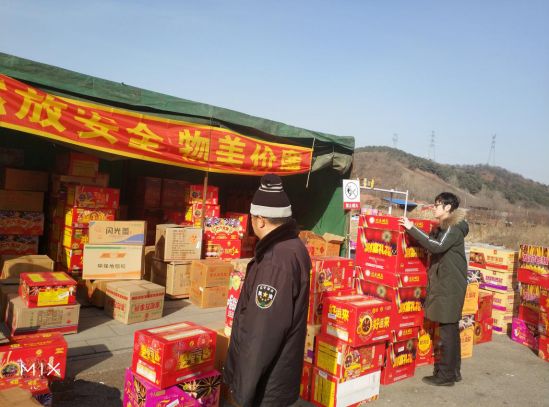高新区规范烟花爆竹经营行为