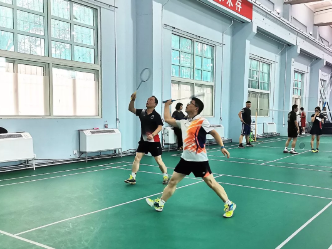 高新区庆祝新中国成立70周年羽毛球比赛开赛