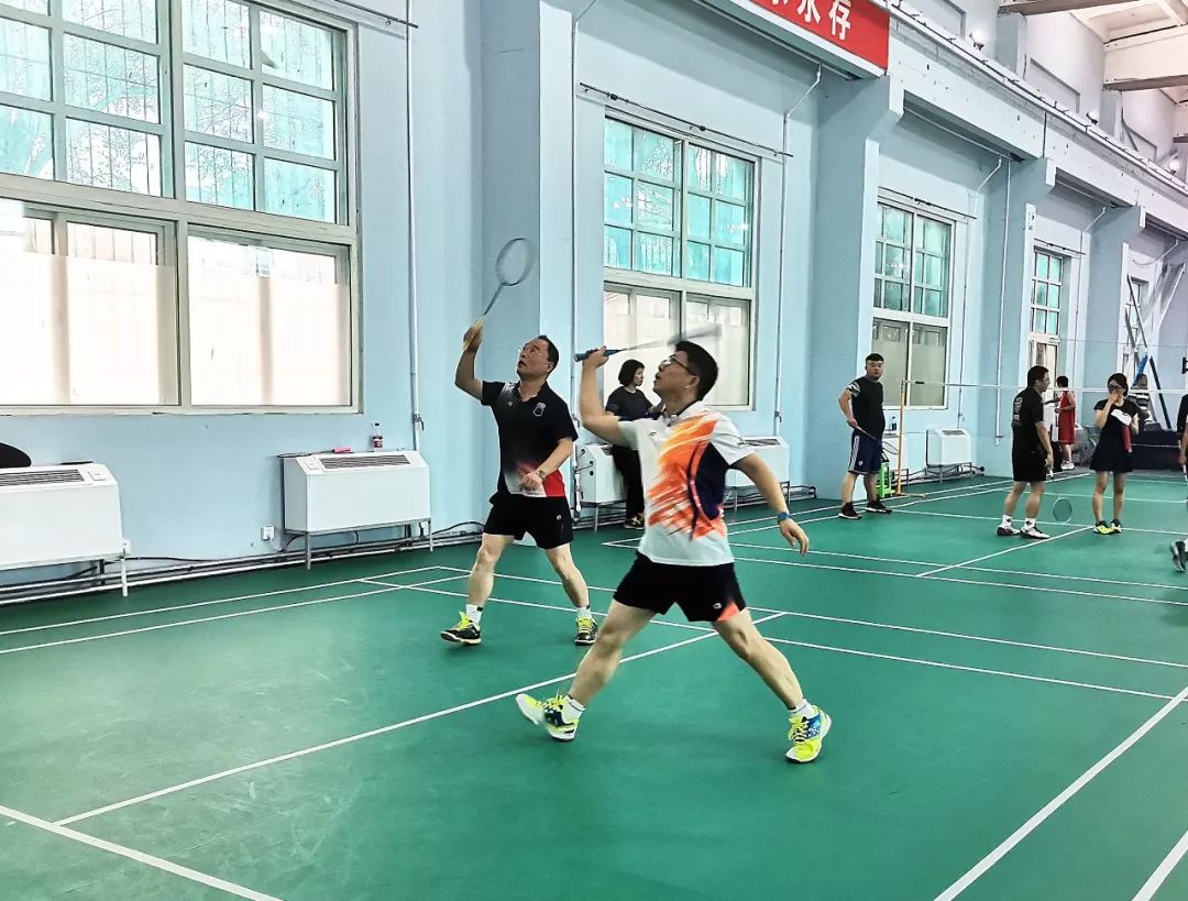 高新区庆祝新中国成立70周年羽毛球比赛开赛