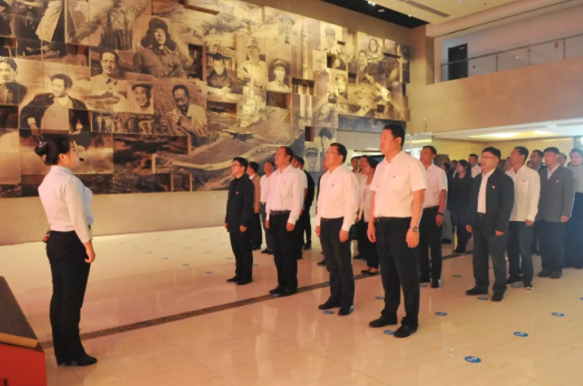 高新区党工委主题教育读书班参观辽宁反腐倡廉展览馆开展警示教育