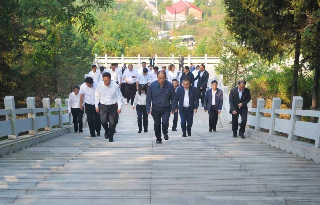 高新区举行公祭活动缅怀革命先烈丰功伟绩