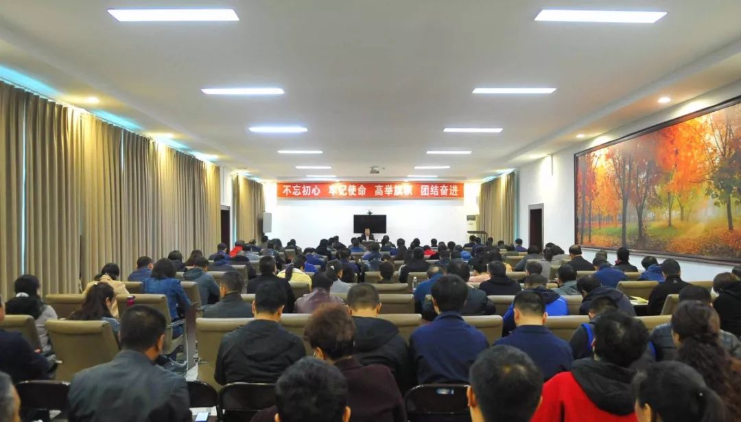 高新区开展“不忘初心、牢记使命”主题教育专题讲党课活动