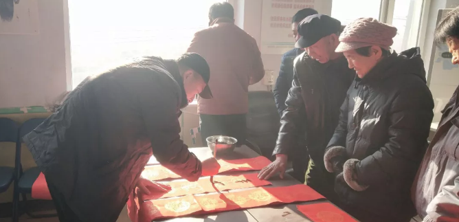  高新区开展迎新春“为好人送福”系列活动