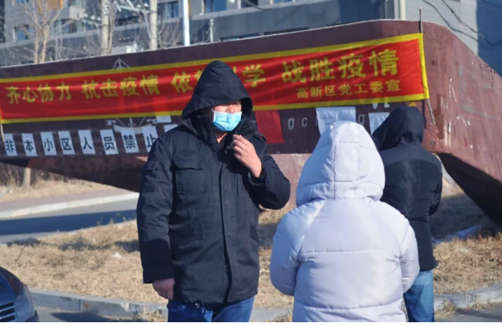 18天没在家睡觉的村书记——记日月岛街道松木堡村村书记李海明