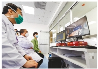 三地四院 千里诊断  辽宁医疗队启用智能设备助襄阳远程查房会诊 
