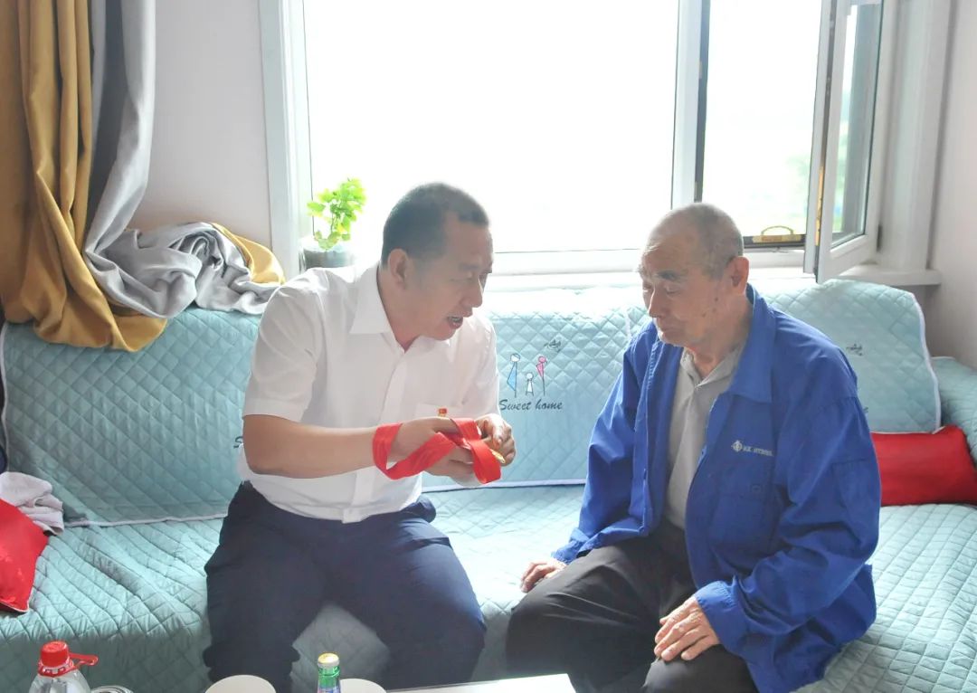 【庆祝中国共产党成立100周年】心系党员送关怀 不忘初心感党恩 ——本溪高新区主要领导走访慰问生活困难党员