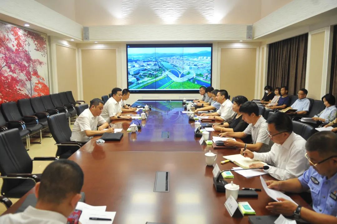 【药都要闻】市委常委、市委秘书长何庆伟到高新区召开工作座谈会并深入企业调研