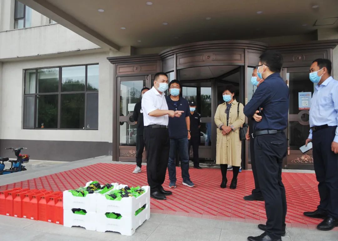 【疫情防控】张宏斌到高新区疫情防控集中隔离点、疫苗接种点进行慰问