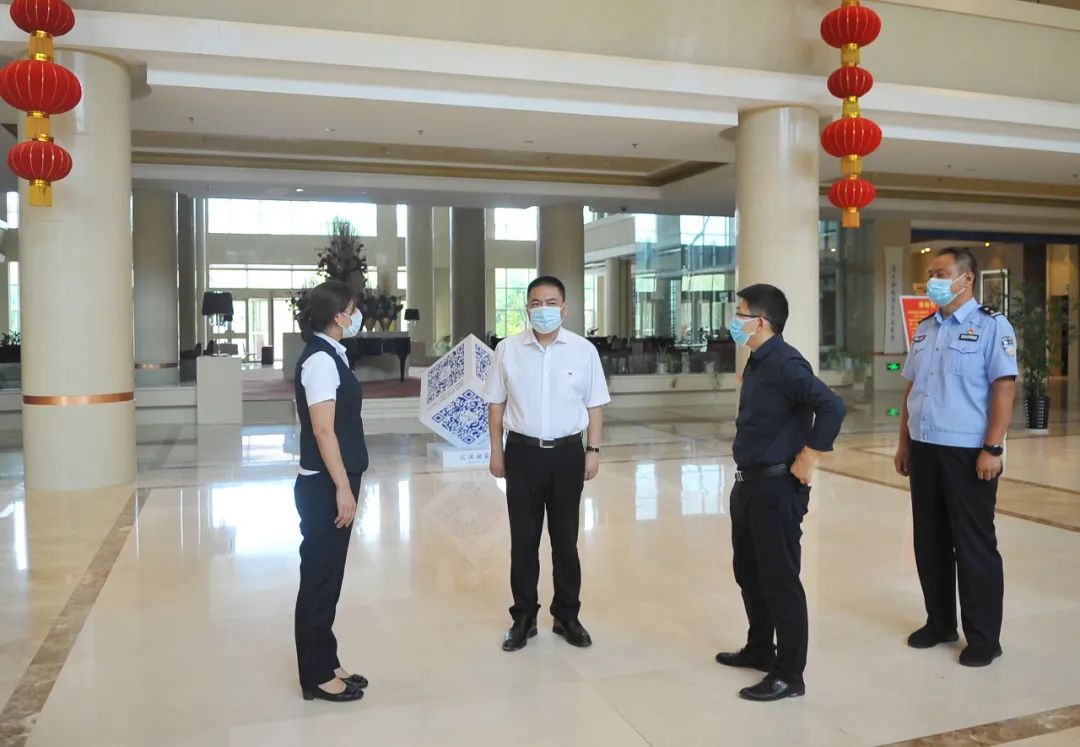 【药都要闻】打造最优城市环境 营造浓厚宣传氛围 本溪高新区喜迎市党代会隆重召开