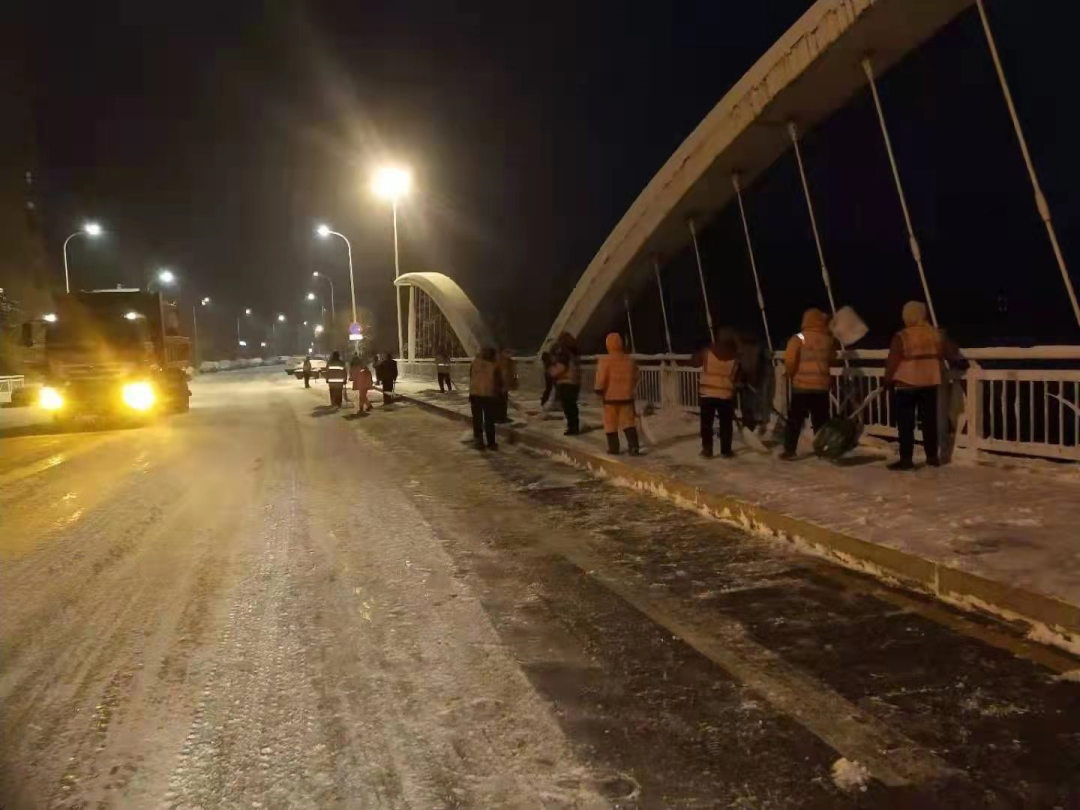 【药都要闻】本溪高新区环境保护与城市管理局积极组织除雪保畅通 提高城市保障能力