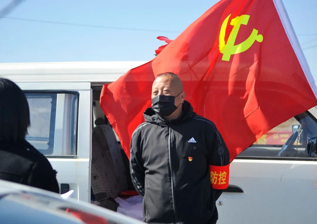 【疫情防控在一线】热心党员司机毅然“刹车” 专心抗“疫”
