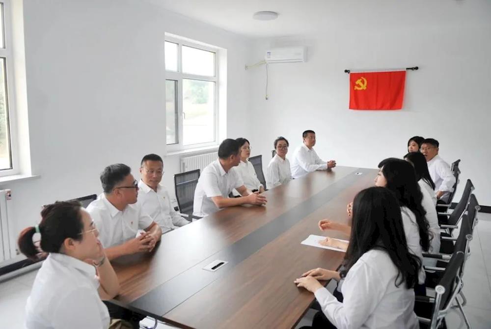 【药都要闻】高新区系列主题党日活动之机关干部进军营 实地感悟强军梦