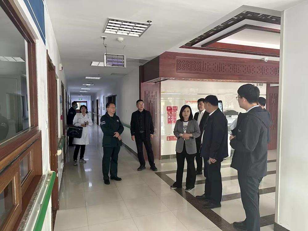 本溪高新区党工委副书记、管委会主任李涛带队 到沈本医院走访调研