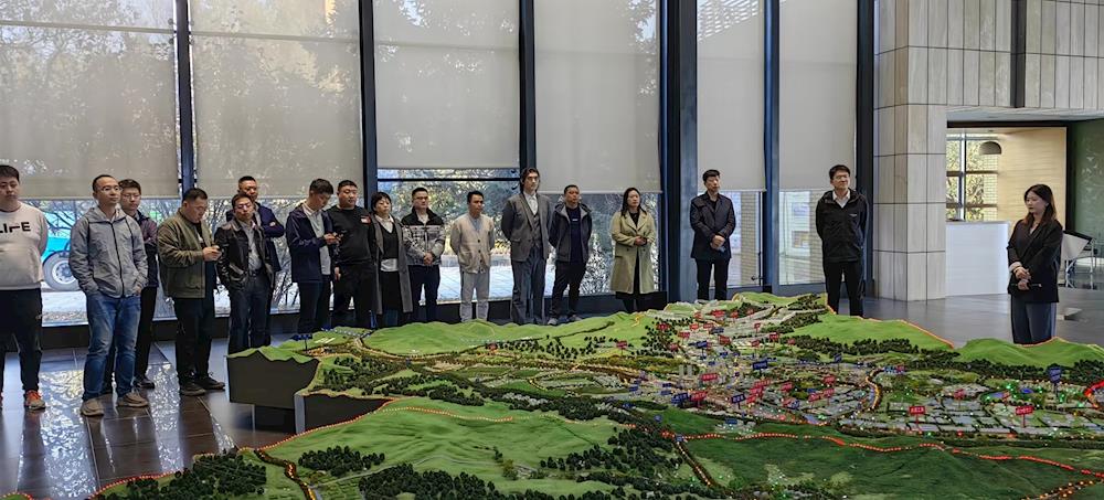 第七届（2024）中国医疗器械创新创业大赛暨中国药都第二届医疗器械协同创新发展大会部分参赛选手和与会企业家走进本溪高新区参观