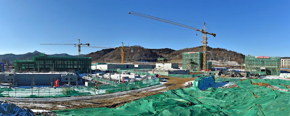 【本溪日报】高新区绿药园工业污水处理厂 在寒冬中喜迎封顶