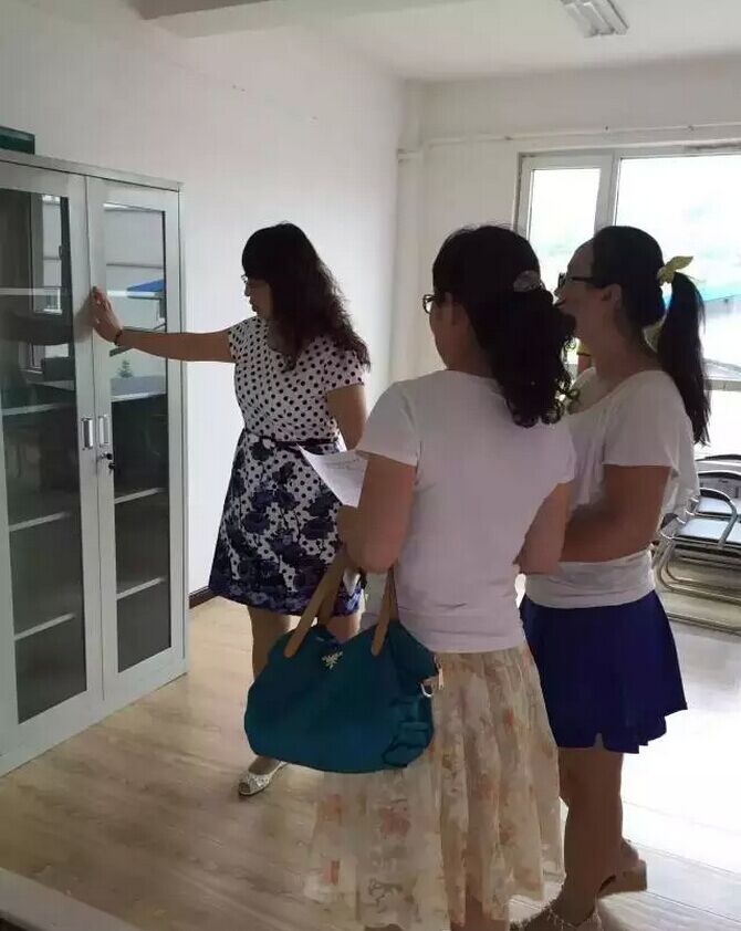 本溪市文化局送图书进祥和