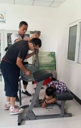 市委老干部局为祥和社区捐赠健身器材