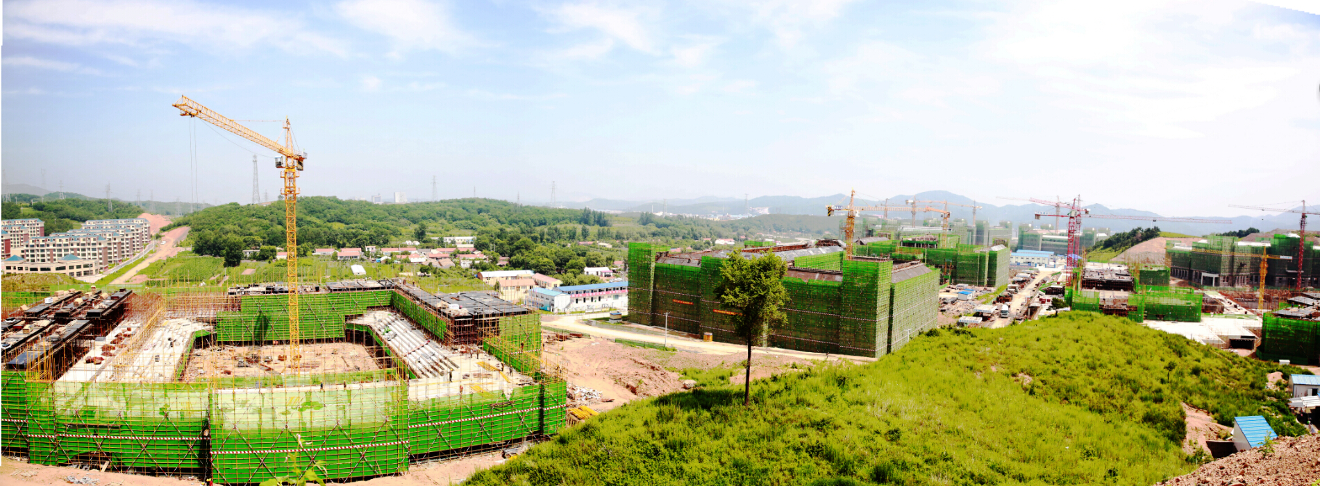 燃旺大学项目建设一团火 高新区抢抓施工好季节全力服务加速推进高校项目建设