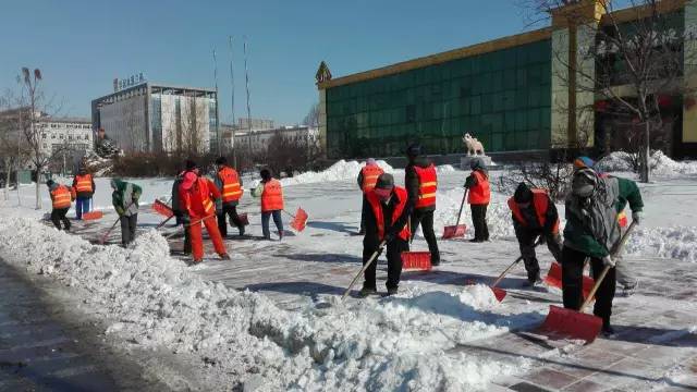 元宵佳节迎降雪 高新区积极应对保畅通 