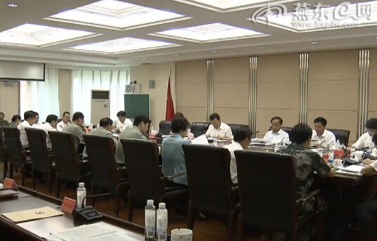 崔枫林主持召开市委常委议军会