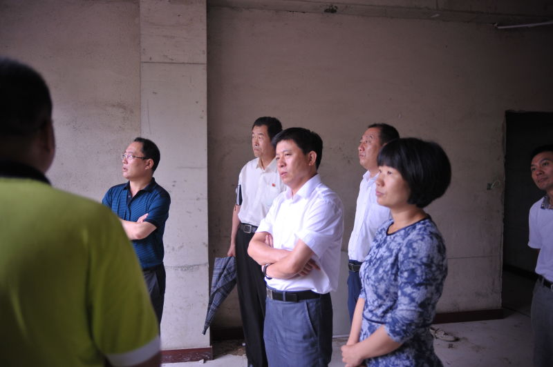 杨军生视察玉灵山公墓建设情况
