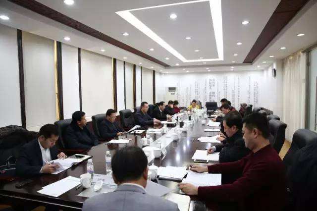 市政府到高新区就《政府工作报告》征求人大代表意见和建议