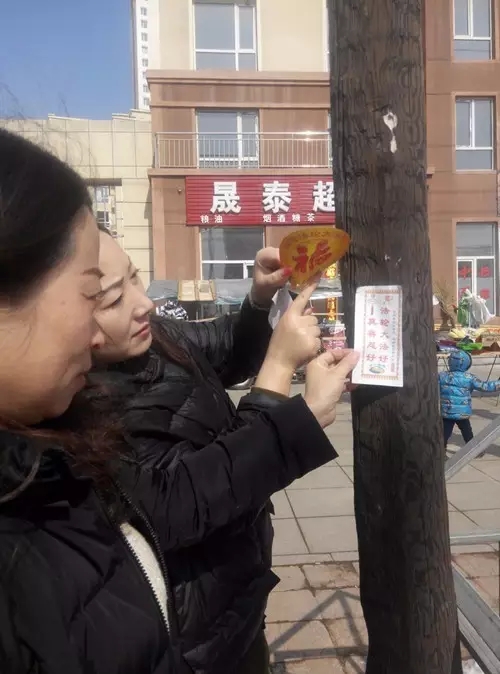石桥子街道开展反宣品集中清缴活动