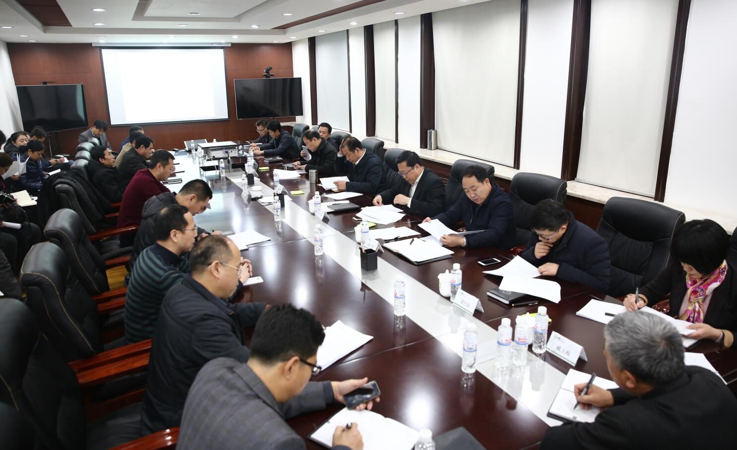 高新区研究落实近期重点工作