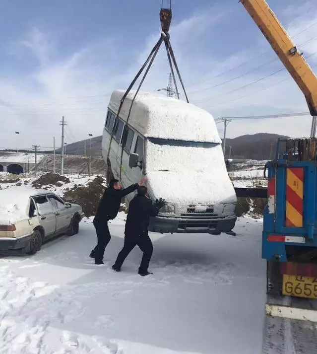 高新区排查整治“僵尸车”在行动