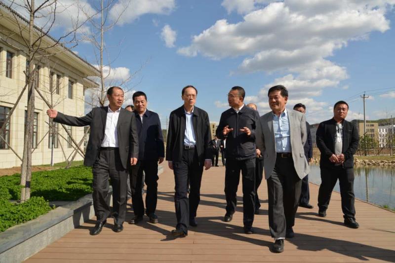 谭成旭调研高新区重点项目建设和重点企业运营情况