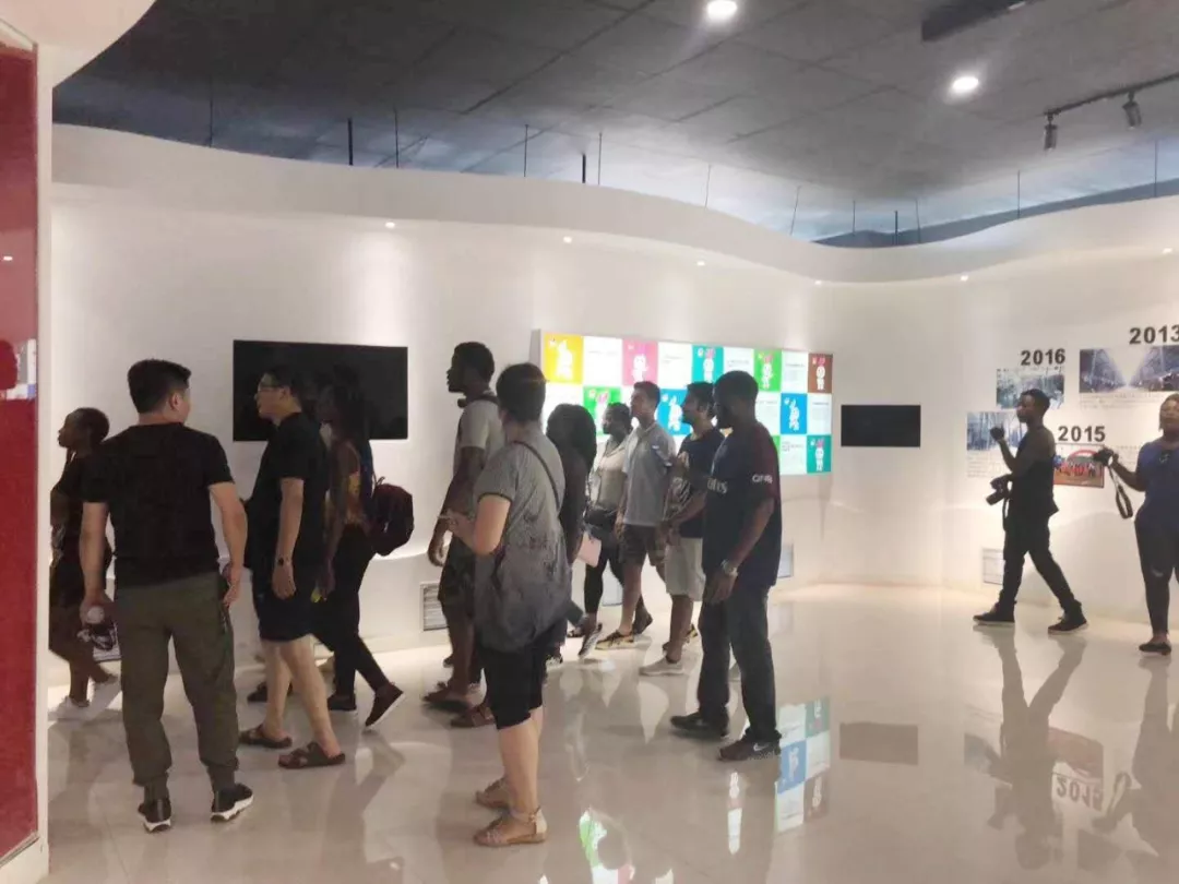 ***留学生夏令营走进中国药都