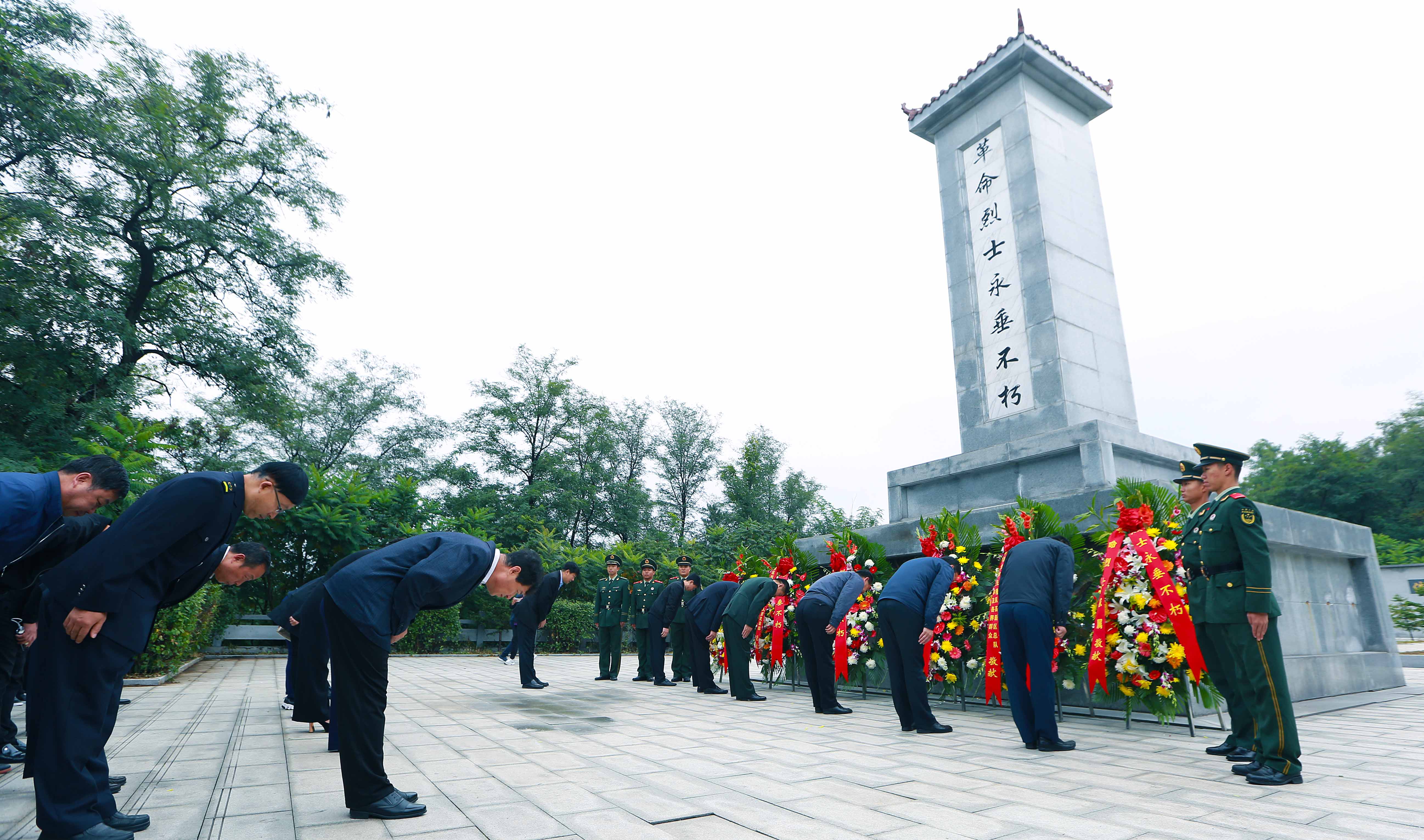 高新区举行公祭活动缅怀革命先烈